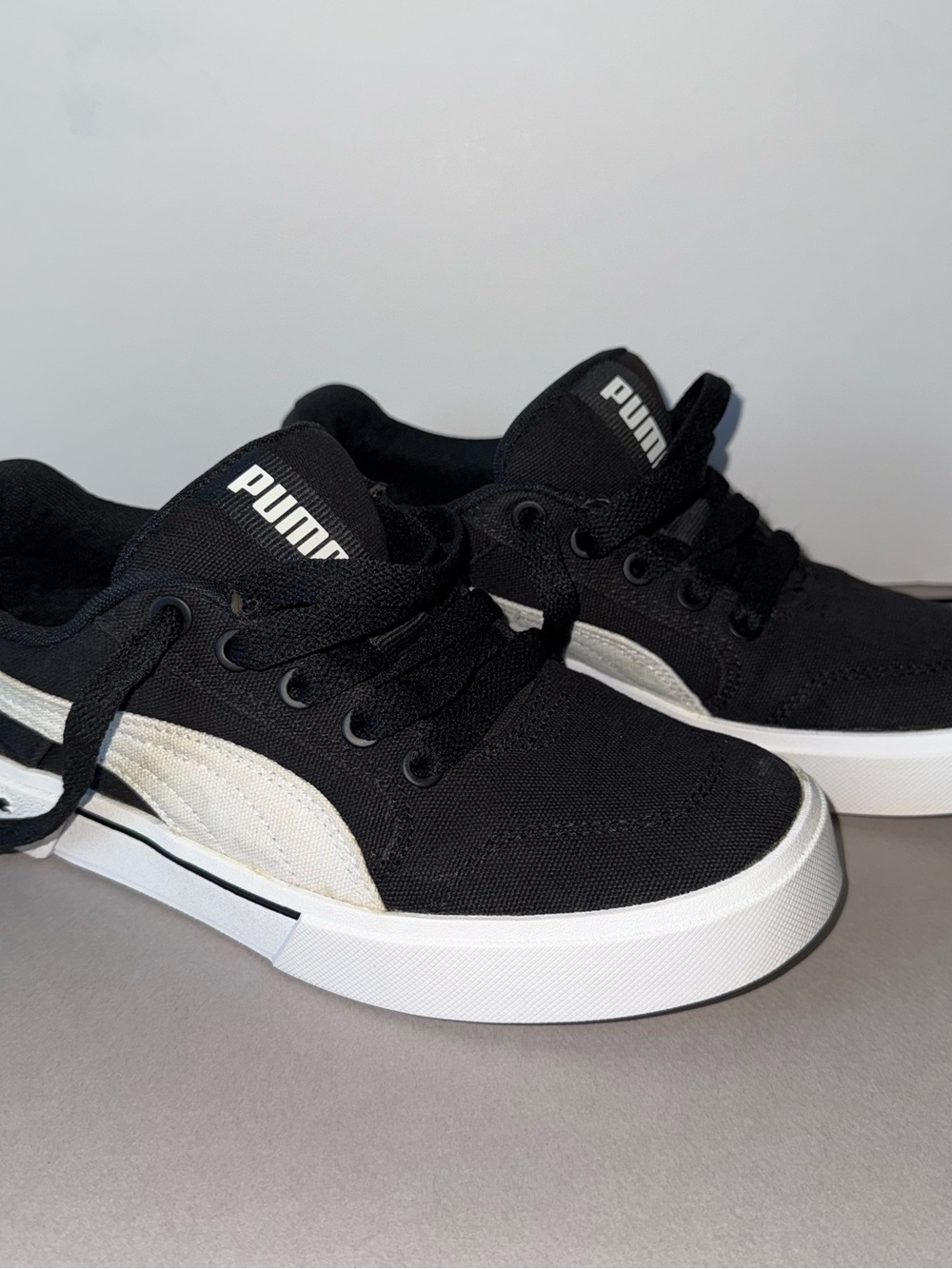 Puma Black White Canvas Low Top Sneakers Women’s Size 7